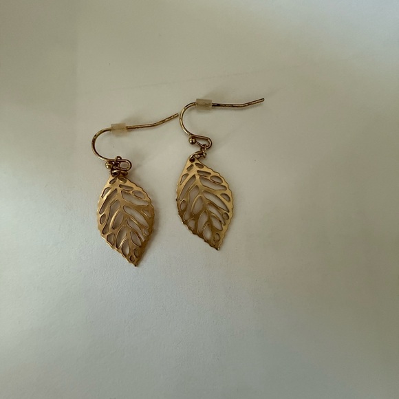 Gold Tone set bead and leaf Drop Necklace and earrings - Picture 8 of 8